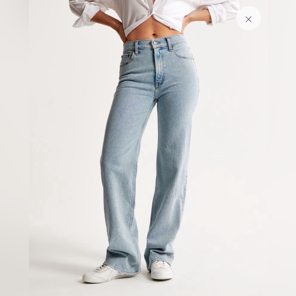 Abercrombie & Fitch 90’s Relaxed High Rise Crop Light Wash Jeans